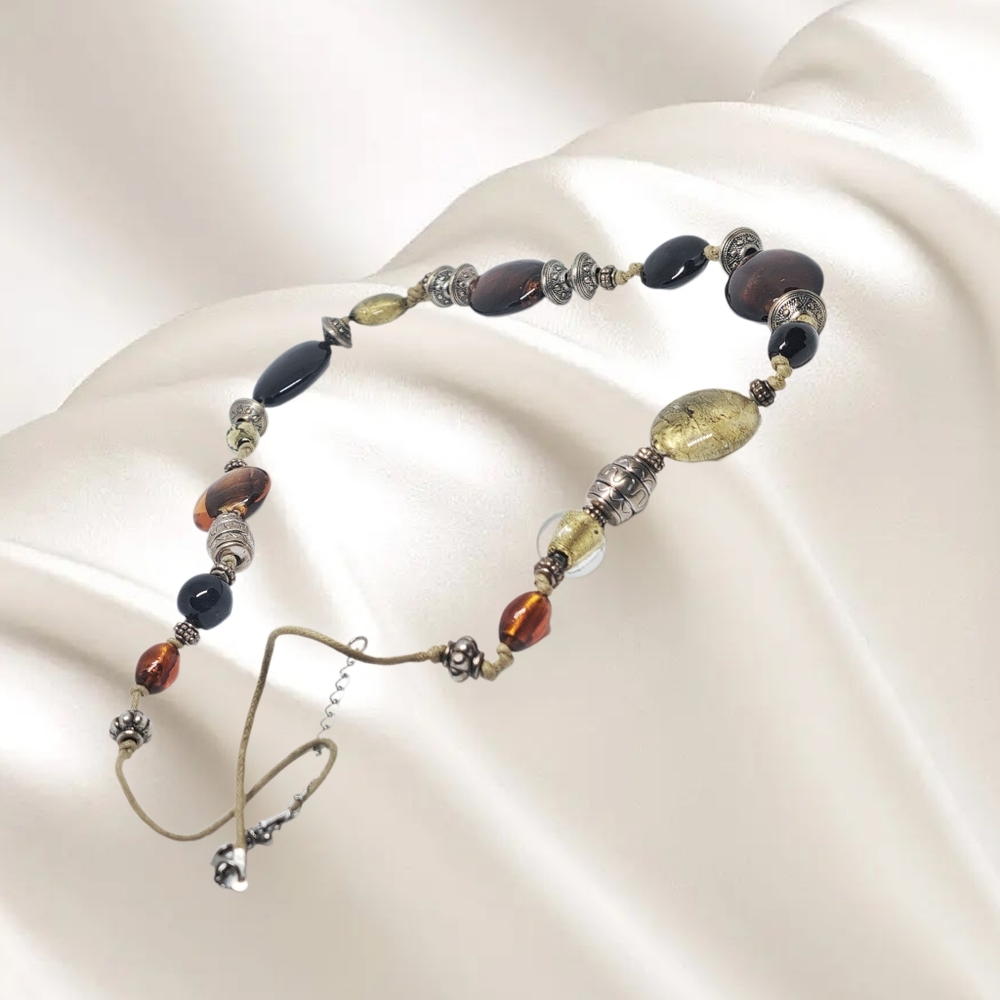 Elegant Multicolor Beaded Necklace - Picture 3 of 3